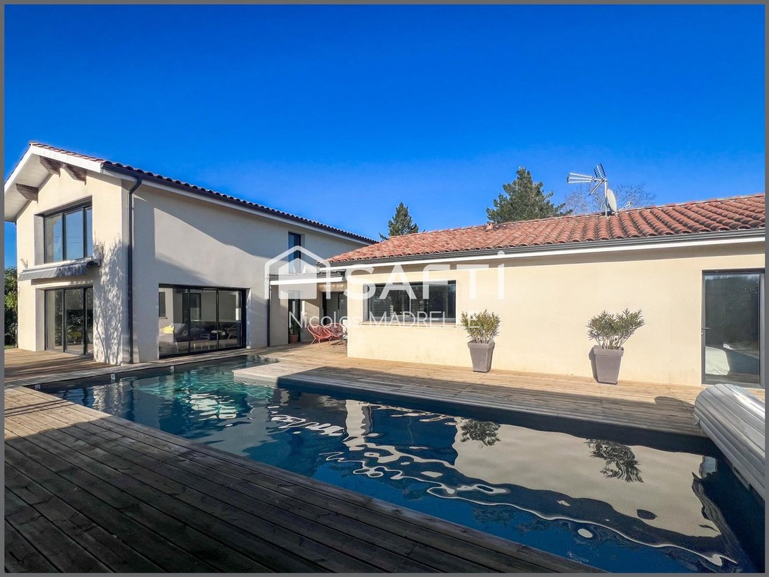 House in Lignan-de-Bordeaux, Nouvelle-Aquitaine, France 1 - 17358484