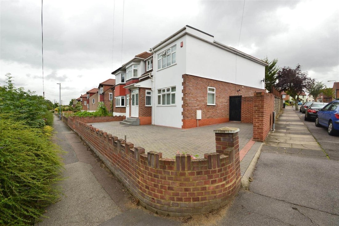 House in Redbridge, England 2 - 17359014