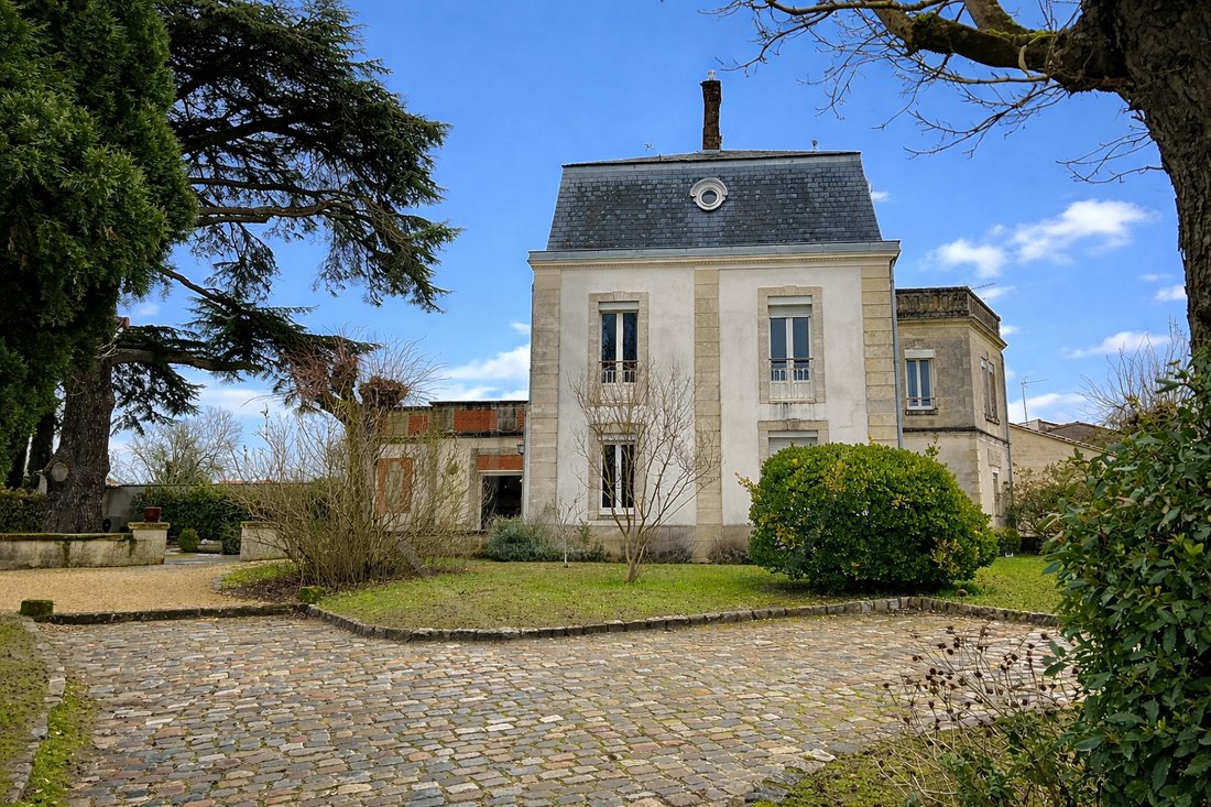 Villa in Libourne, Nouvelle-Aquitaine, France 1 - 17363590