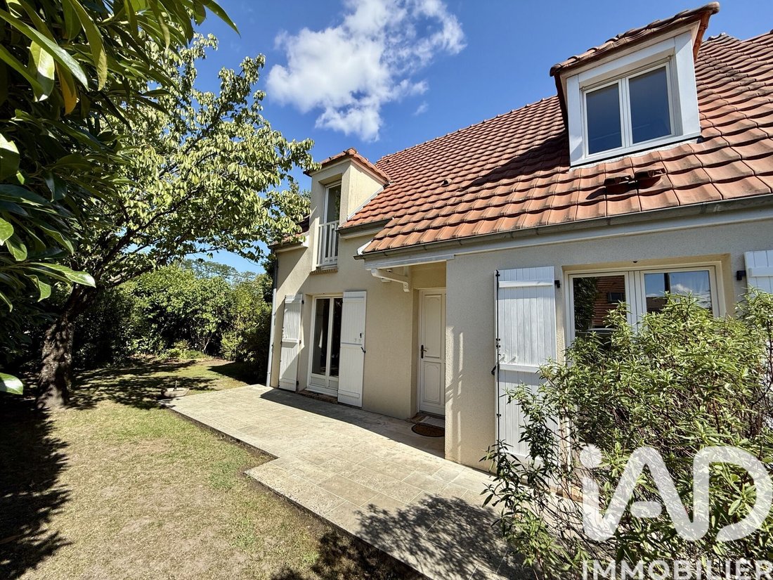 House in Sucy-en-Brie, Ile-de-France, France 1 - 16196793