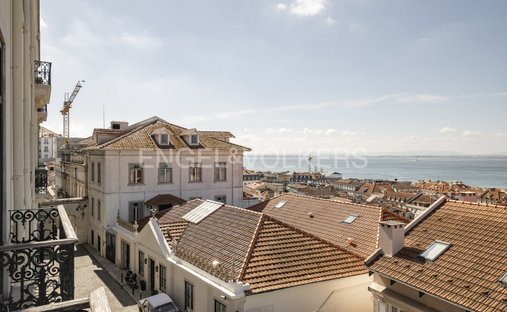 Apartment in Misericordia, Lisbon, Portugal 1