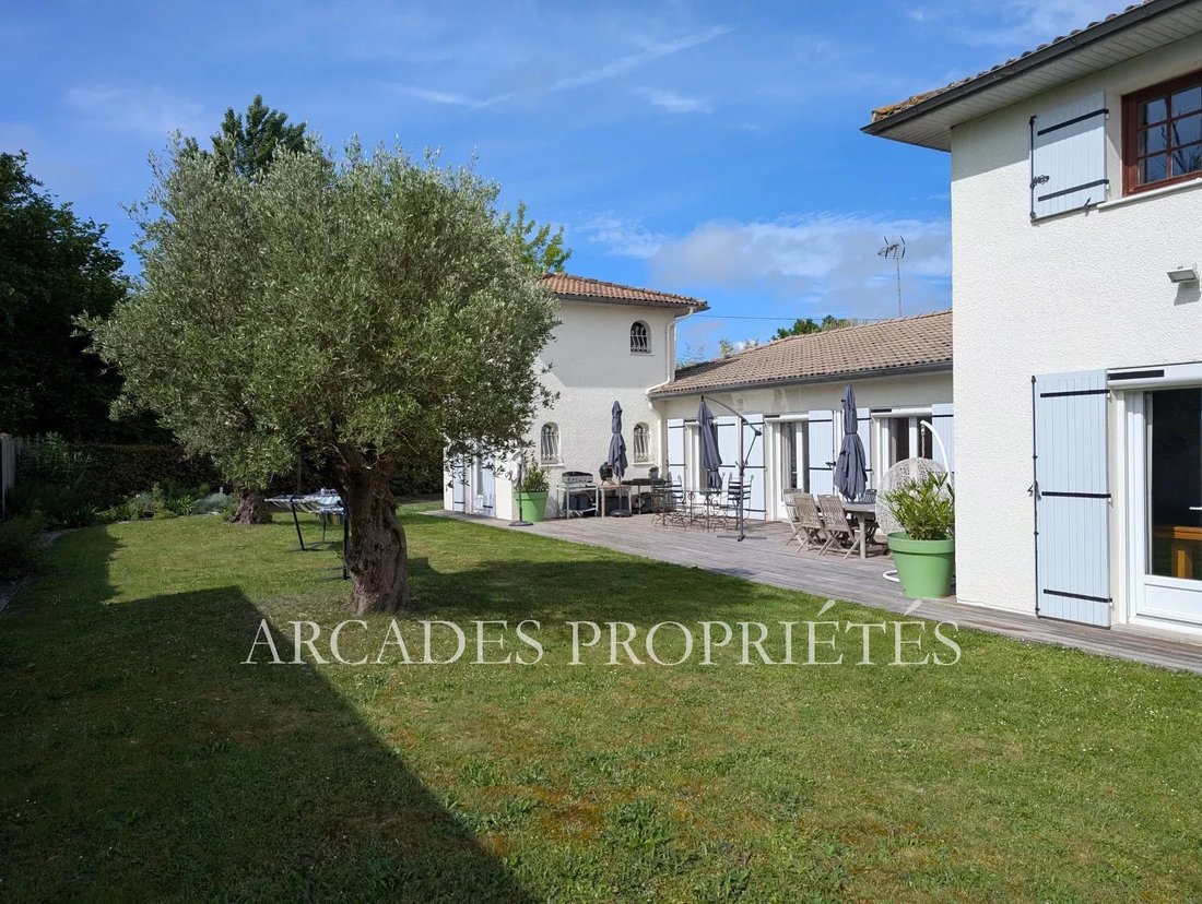 House in Saint-Sulpice-et-Cameyrac, Nouvelle-Aquitaine, France 3 - 17370924