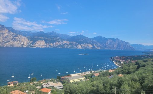 Villa in Brenzone sul Garda, Veneto, Italy 1