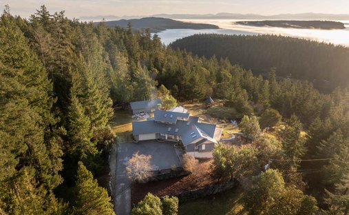 House in Halfmoon Bay, British Columbia, Canada 1