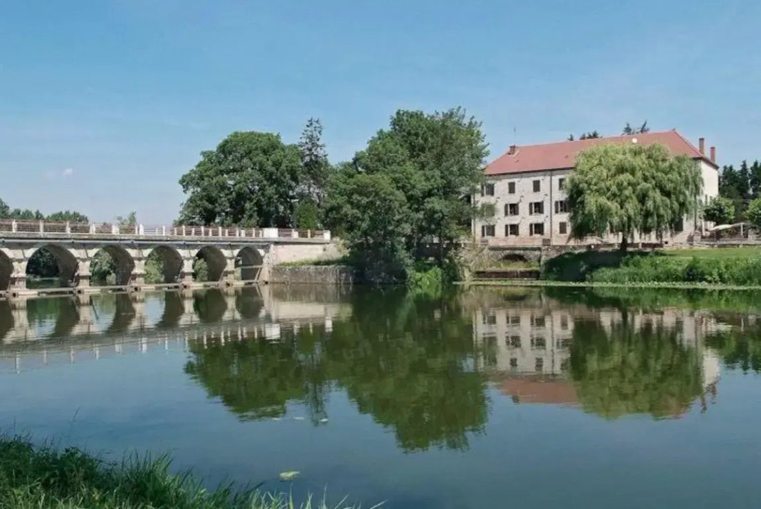 Estate in Peripherie, Tournus, France 1 - 16834611
