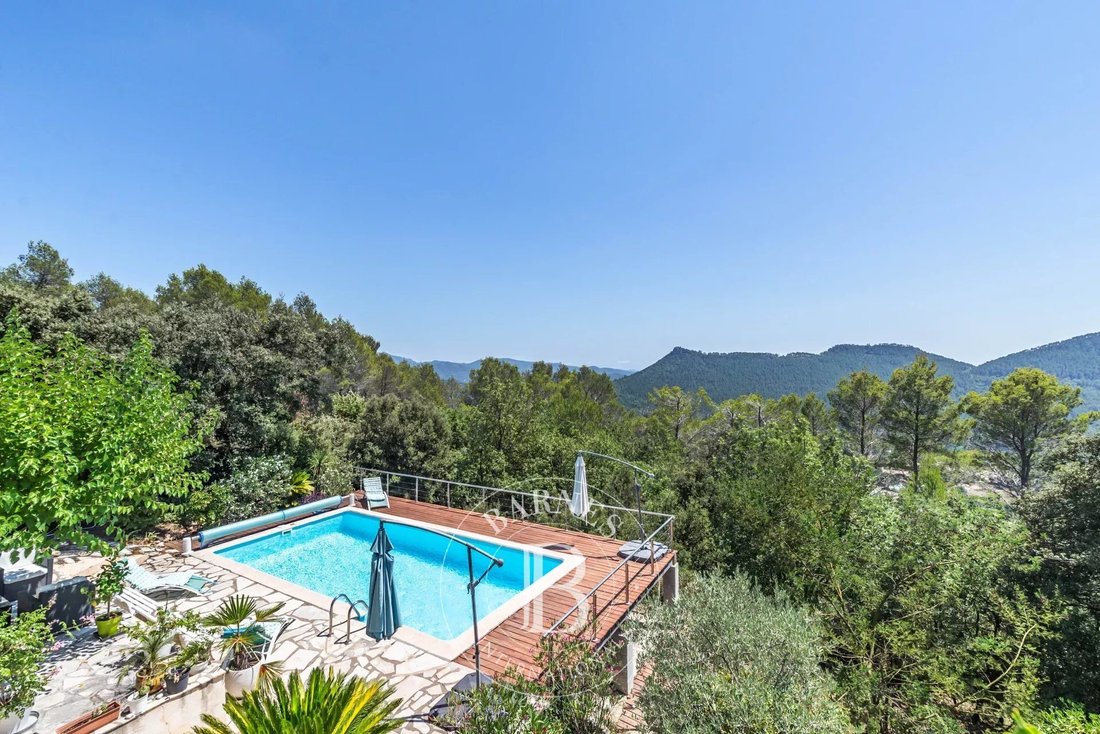 House in Bagnols-en-Forêt, Provence-Alpes-Côte d'Azur, France 1 - 17369935