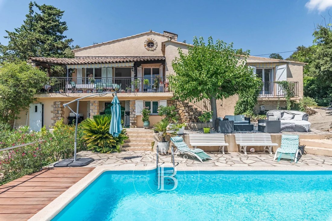 House in Bagnols-en-Forêt, Provence-Alpes-Côte d'Azur, France 4 - 17369935