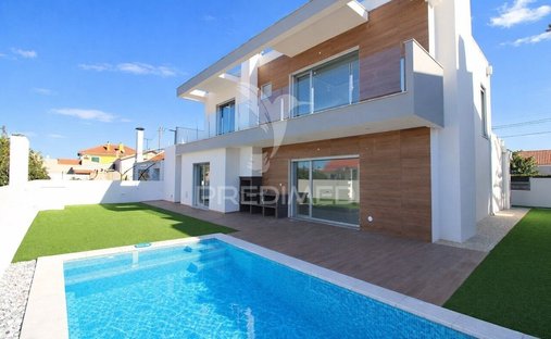 House in Azeitao (Sao Lourenco e Sao Simao), Setubal, Portugal 1