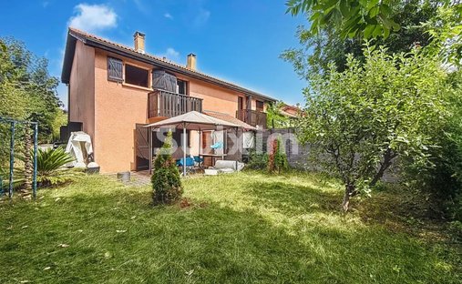 House in Ferney-Voltaire, Auvergne-Rhône-Alpes, France 1