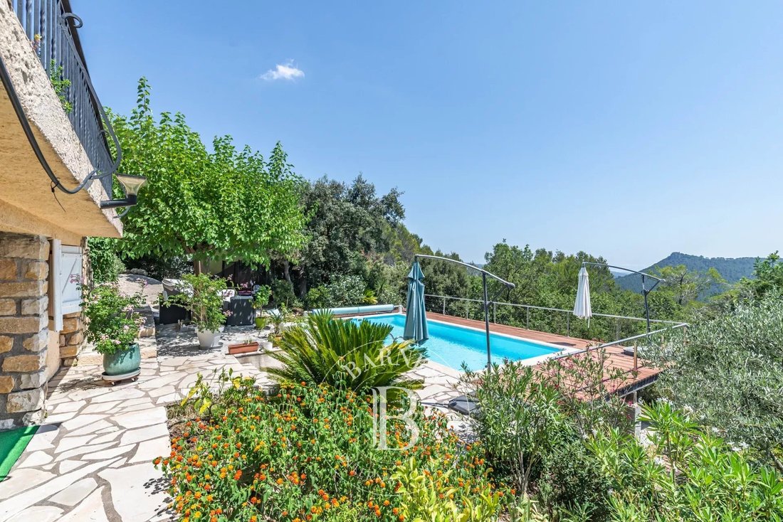 House in Bagnols-en-Forêt, Provence-Alpes-Côte d'Azur, France 2 - 17369935