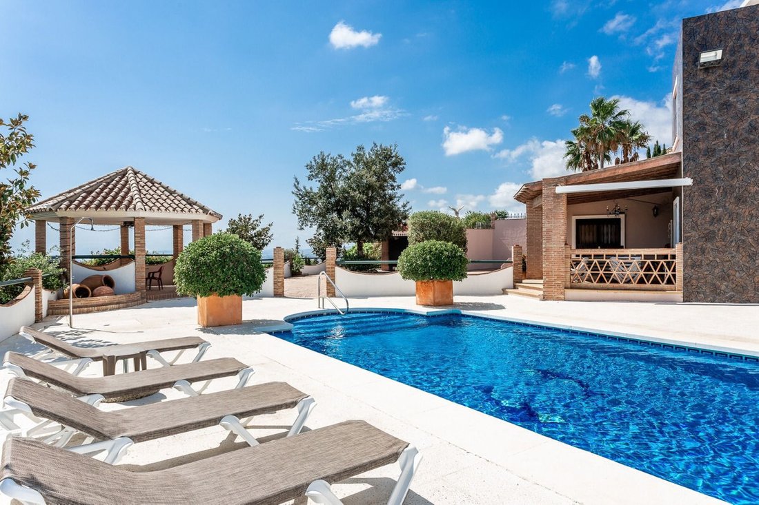 Villa in Estepona, Andalusia, Spain 4 - 17356355