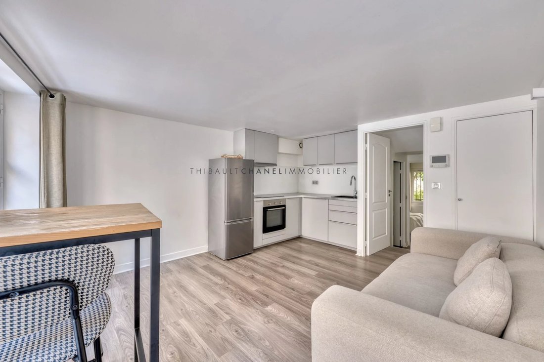 Apartment in Montorgueil-Saint Denis, Paris 2e Arrondissement, Paris 1 - 17357420
