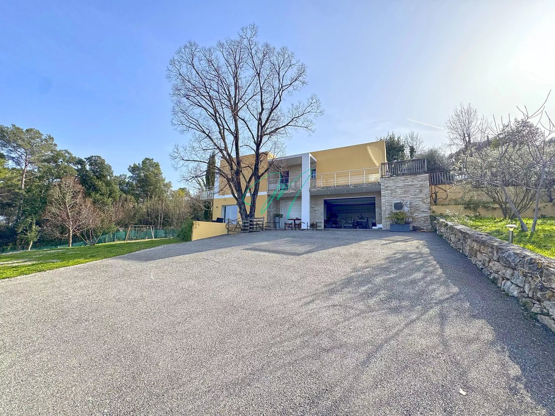 Villa in Le Rouret, Provence-Alpes-Côte d'Azur, France 4 - 17359203