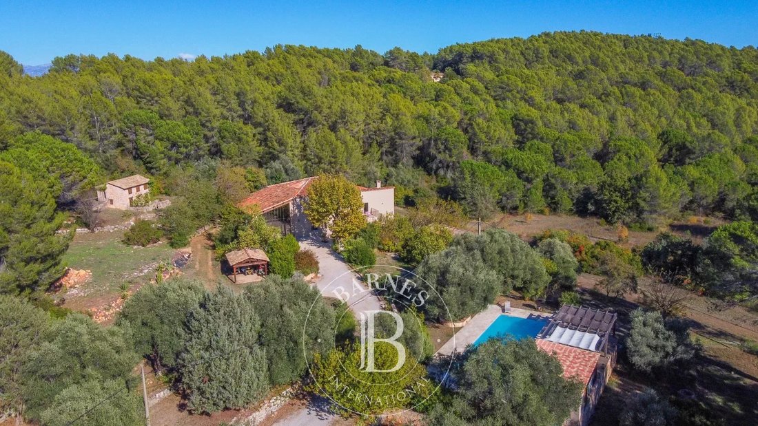 Estate in Bagnols-en-Forêt, Provence-Alpes-Côte d'Azur, France 3 - 17357997