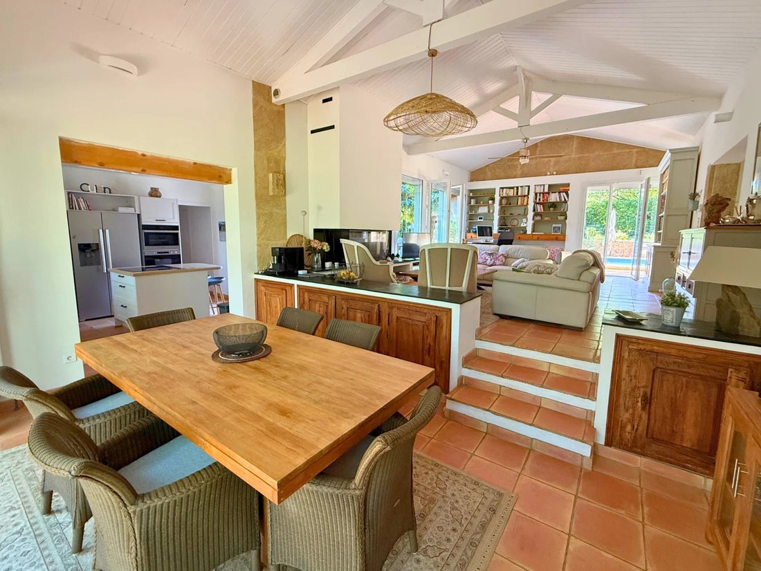 Estate in Le Tholonet, Provence-Alpes-Côte d'Azur, France 2 - 17356558