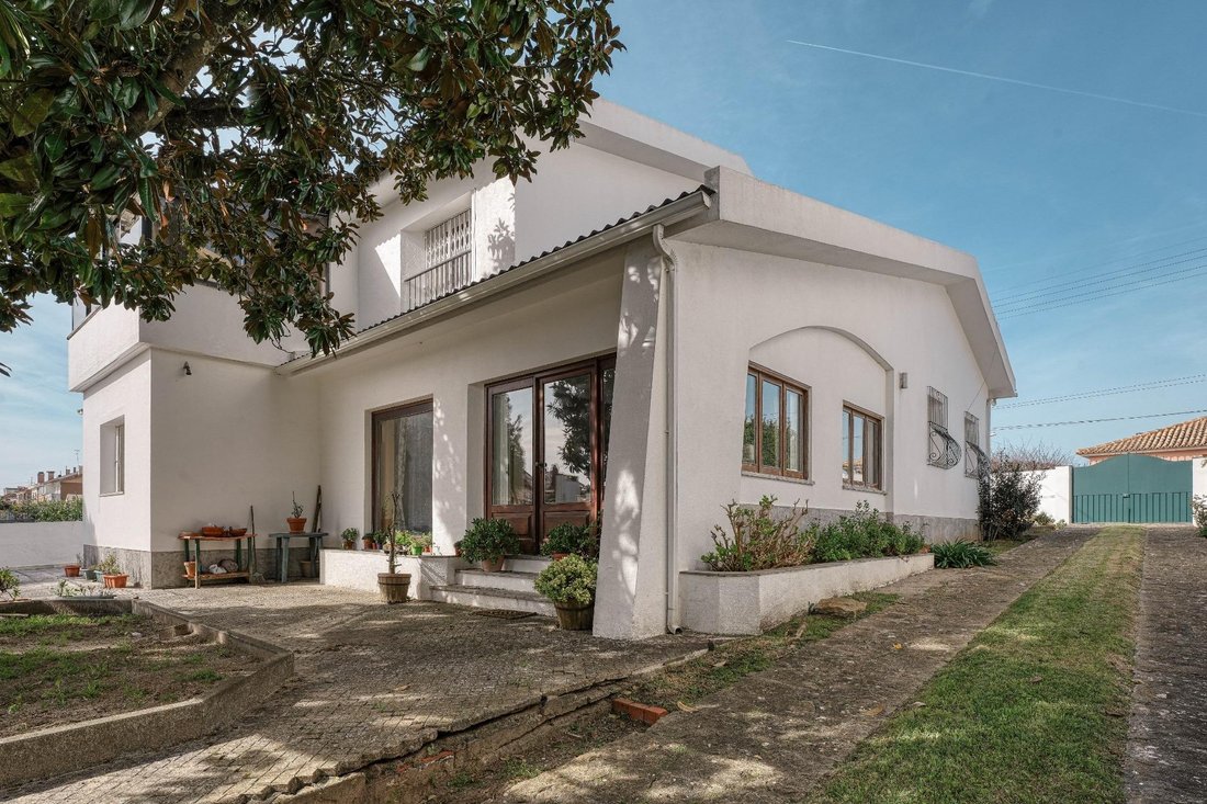 Villa in Algueirao-Mem Martins, Lisbon, Portugal 1 - 17371741