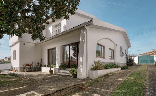 Villa in Algueirao-Mem Martins, Lisbon, Portugal 1