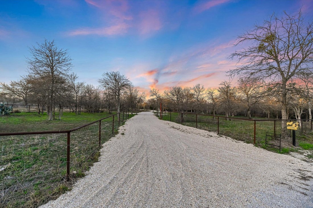 House in Dale, Texas, United States 1 - 17356335