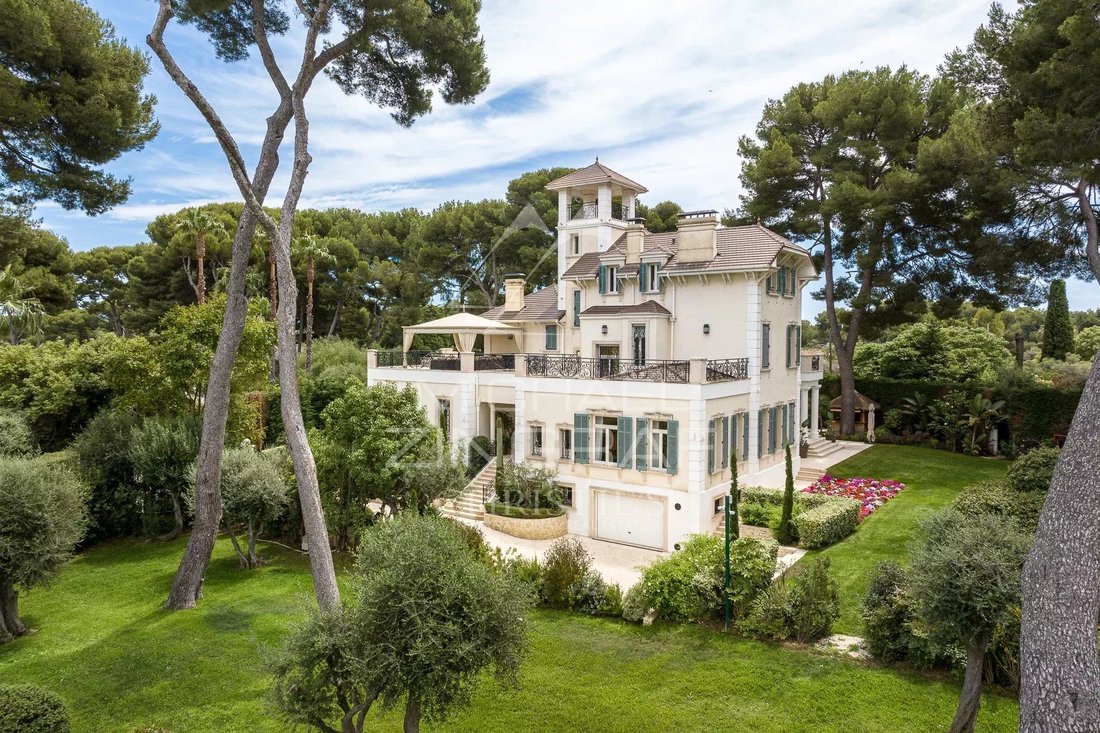 Villa in Antibes, Provence-Alpes-Côte d'Azur, France 1 - 14448119