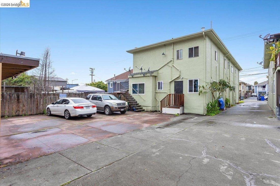 Oakland, California, United States 3 - 17362982