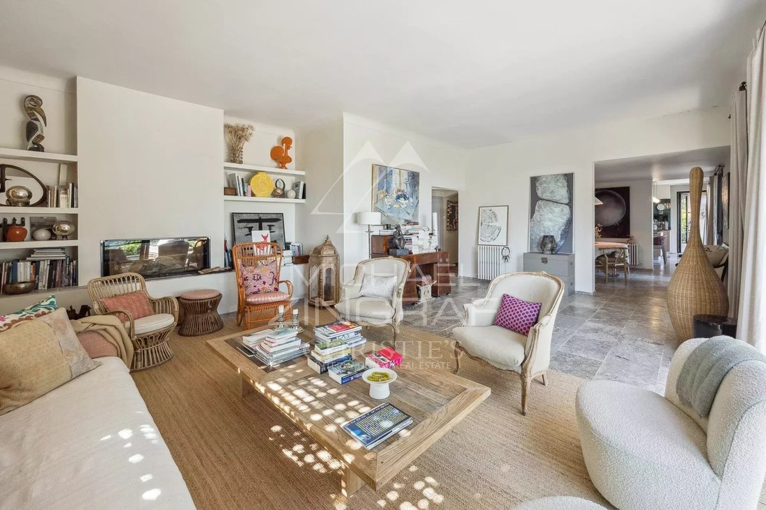 House in Châteauneuf-Grasse, Provence-Alpes-Côte d'Azur, France 4 - 17361486