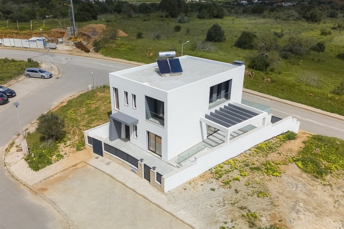 House in Mexilhoeira Grande, Algarve, Portugal 1 - 15377166