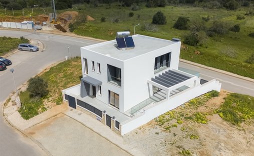 House in Mexilhoeira Grande, Algarve, Portugal 1