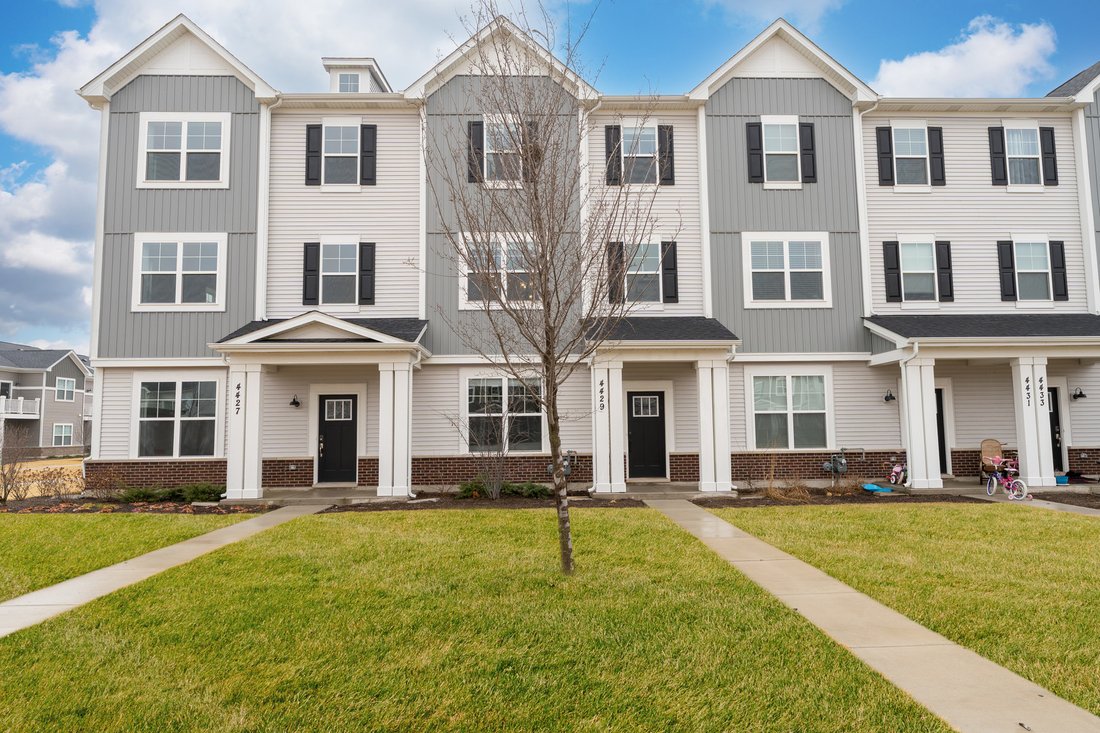 Townhouse in Aurora, Illinois, United States 1 - 17370626