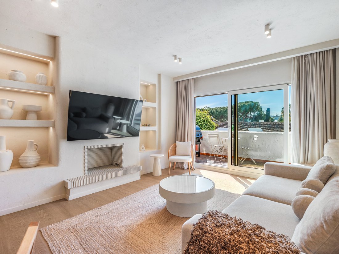 Apartment in Puerto Banus, Marbella, Spain 3 - 17359357