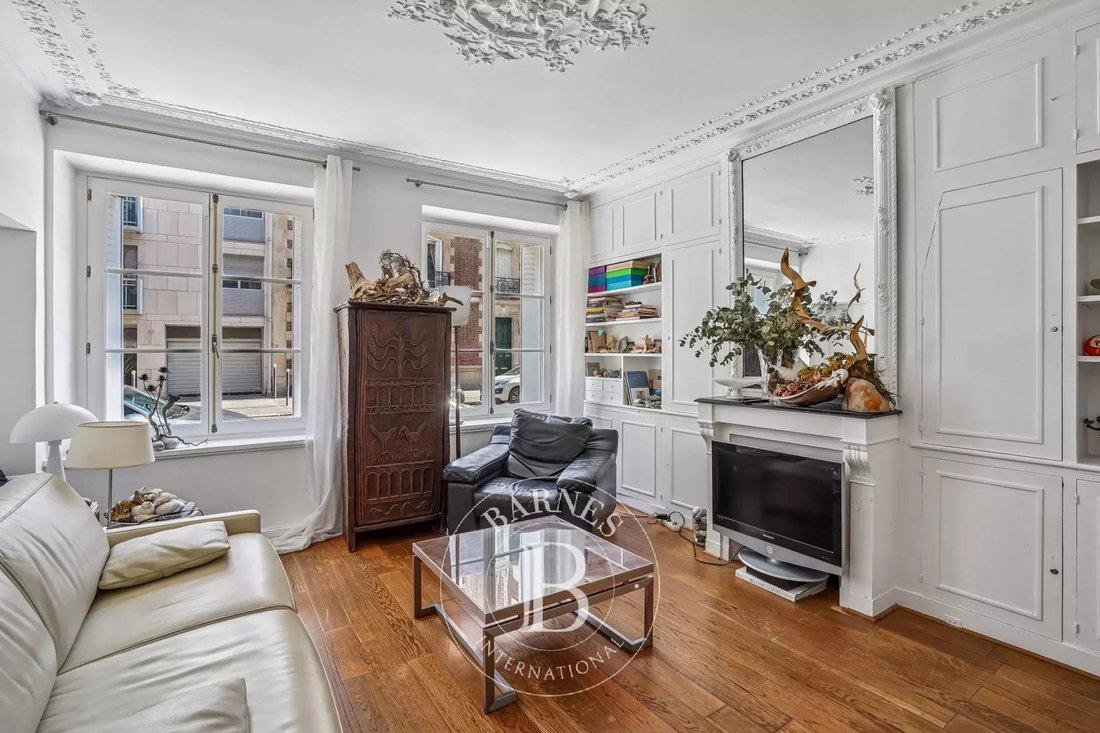Apartment in Ecole Militaire, Paris 7e Arrondissement, Paris 2 - 17371629
