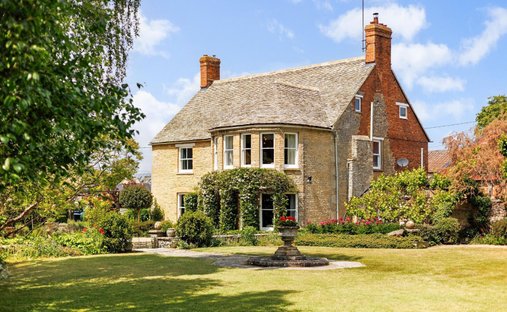 House in Clanfield, England 1
