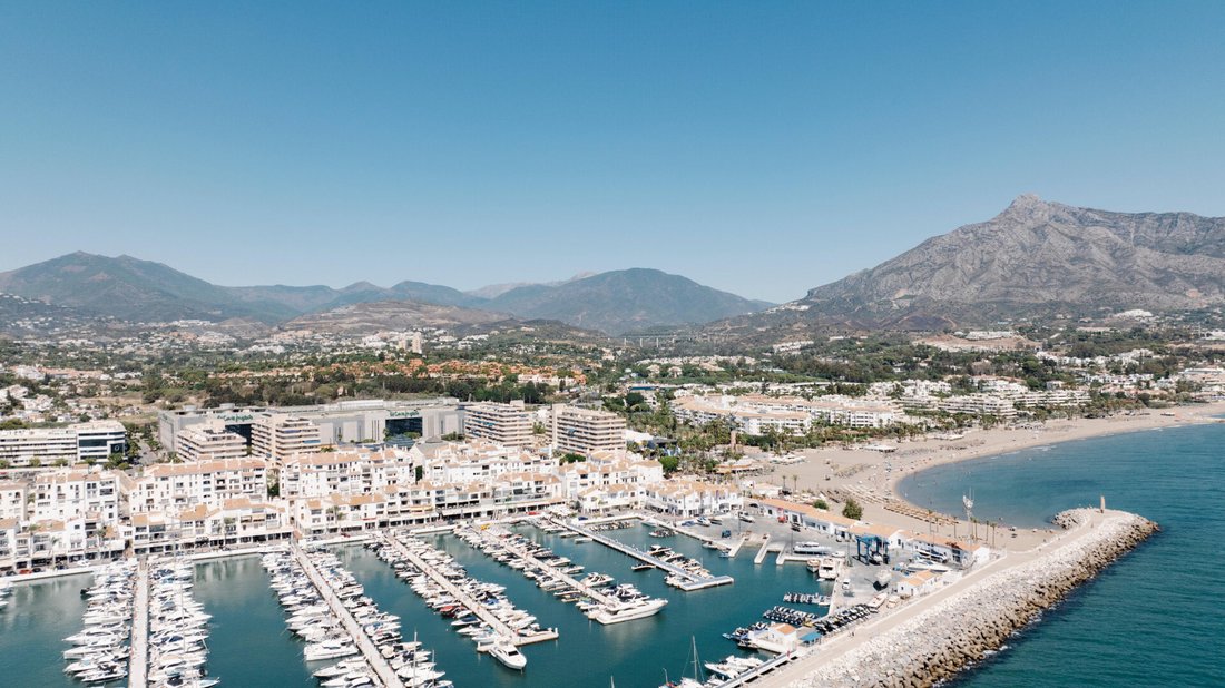 Apartment in Puerto Banus, Marbella, Spain 4 - 17359357
