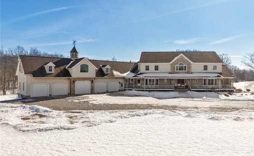 House in Chardon, Ohio, United States 1