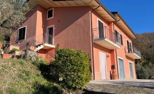 Villa in Fivizzano, Tuscany, Italy 1