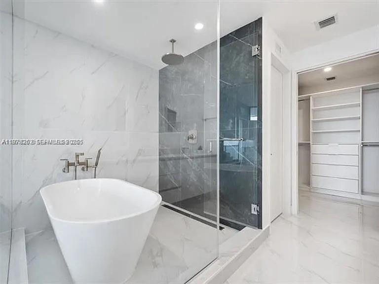 Condo in Miami, Florida, United States 4 - 17366646