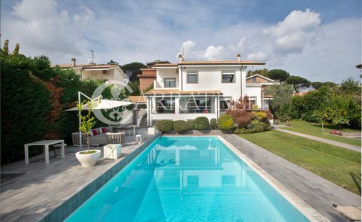 Villa in La Giustiniana, Rome, Italy 1