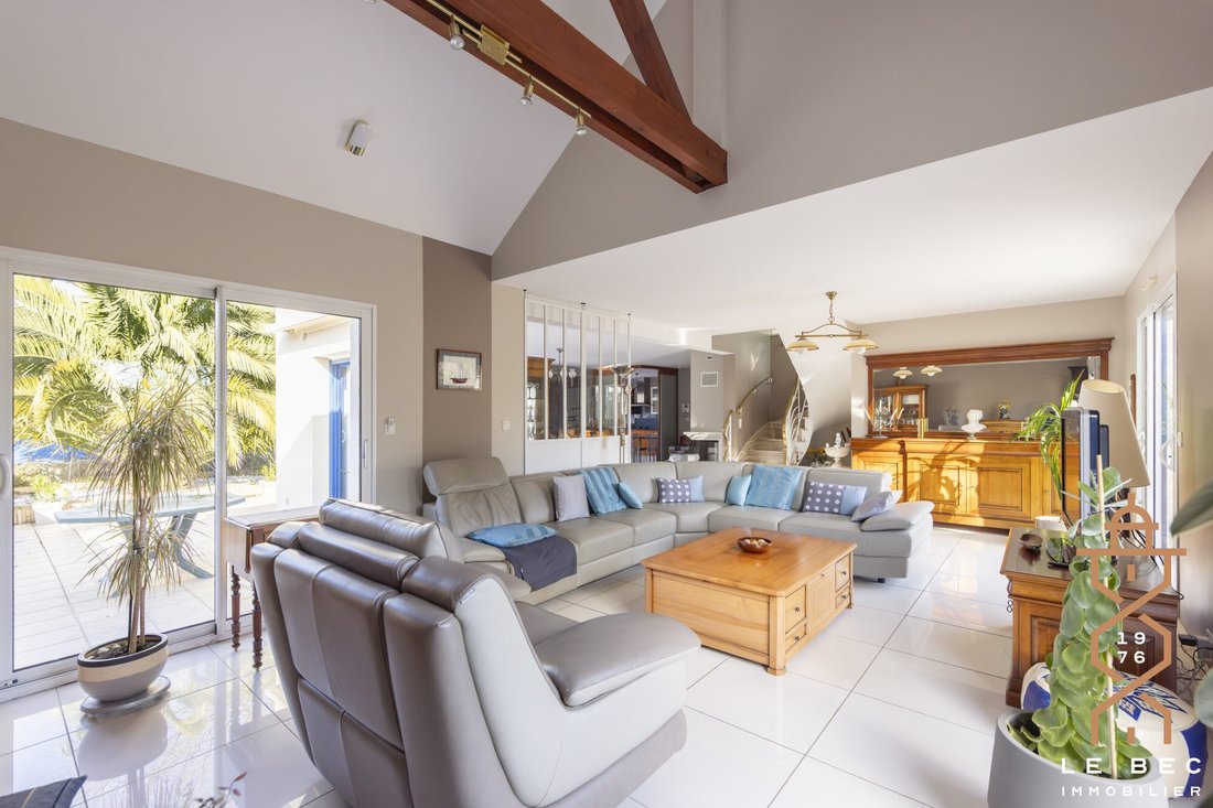 House in Centre Peri, Saint-Ave, France 3 - 15352909