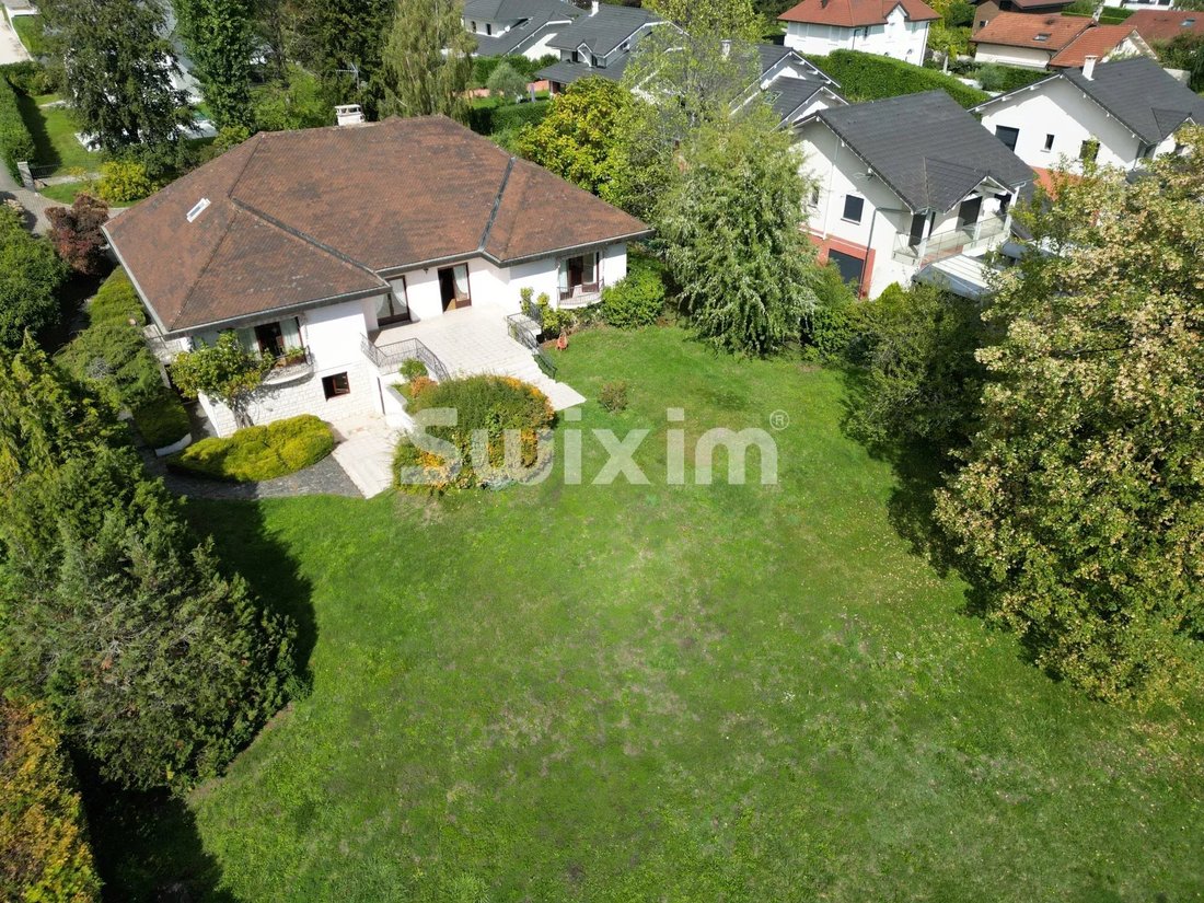 House in Divonne-les-Bains, Auvergne-Rhône-Alpes, France 1 - 17339957