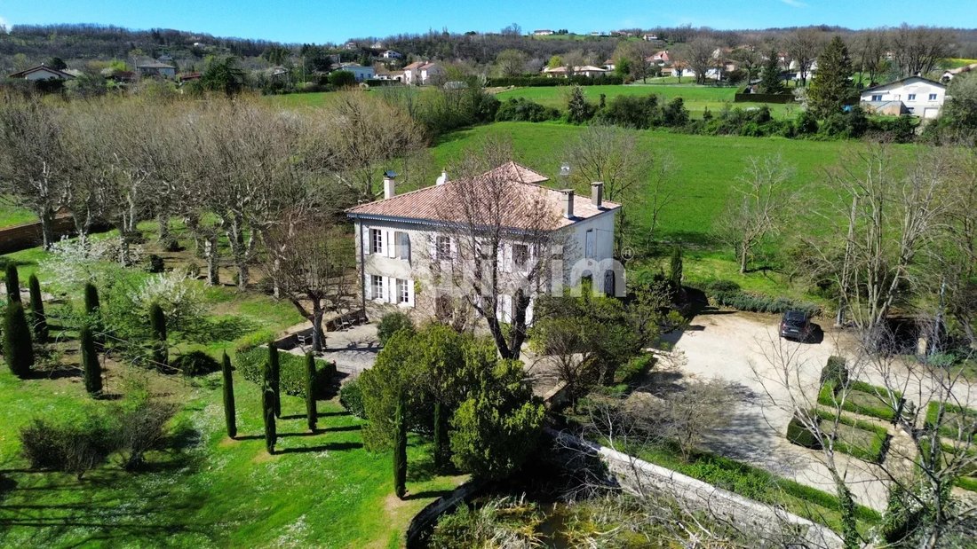 Estate in Sonnay, Auvergne-Rhône-Alpes, France 1 - 15642546