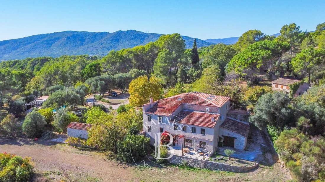 Estate in Bagnols-en-Forêt, Provence-Alpes-Côte d'Azur, France 4 - 17357997