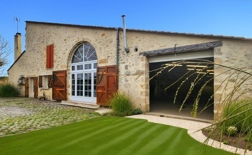 House in Toulenne, Nouvelle-Aquitaine, France 1