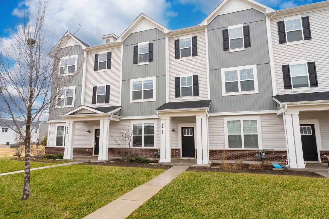 Townhouse in Aurora, Illinois, United States 2 - 17370626