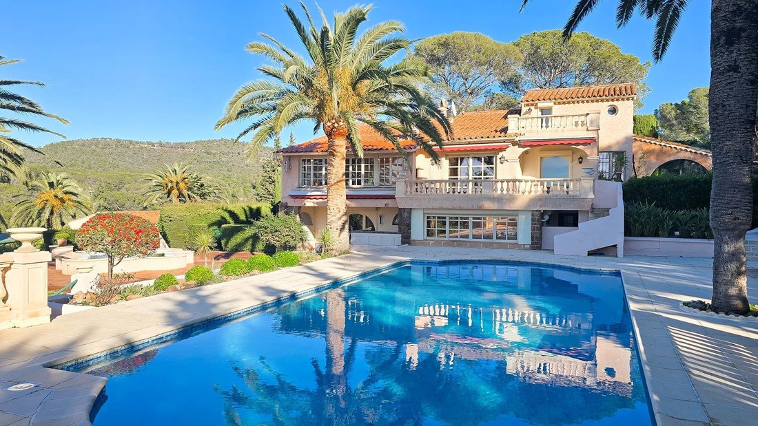 Villa in Aiguebonne, Saint-Raphaël, France 1 - 17359712