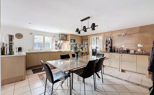Haus in Saint-Jean-de-Gonville, Auvergne-Rhone-Alpen, Frankreich 1
