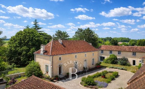 Estate in Lencloître, Nouvelle-Aquitaine, France 1