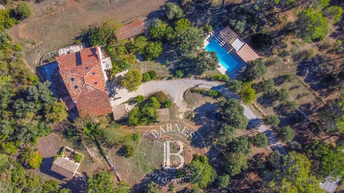 Estate in Bagnols-en-Forêt, Provence-Alpes-Côte d'Azur, France 5 - 17357997