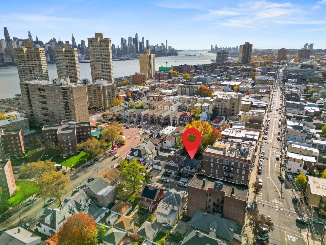 House in North Bergen, New Jersey, United States 2 - 17371057