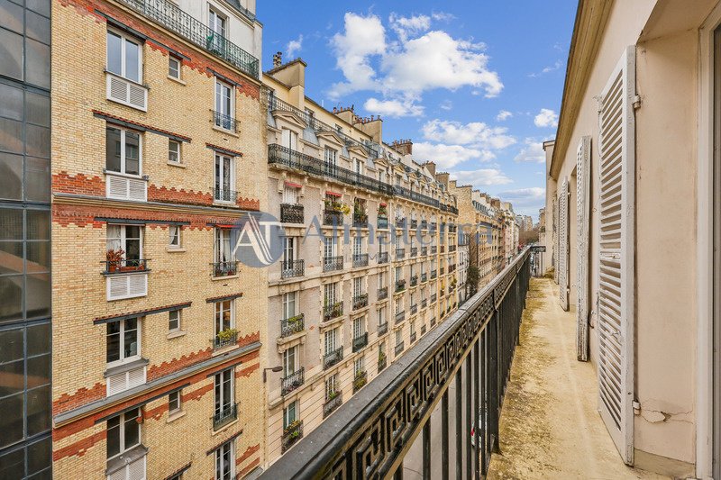 Apartment in Lorette-Martyrs, Paris 9e Arrondissement, Paris 5 - 17360836
