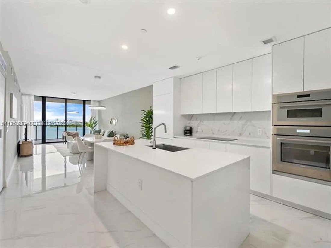 Condo in Miami, Florida, United States 1 - 17366646