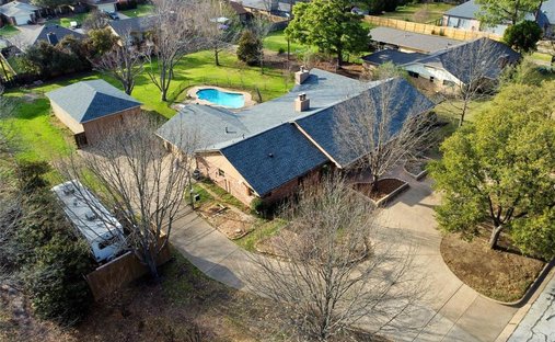 House in Arlington, Texas, United States 1